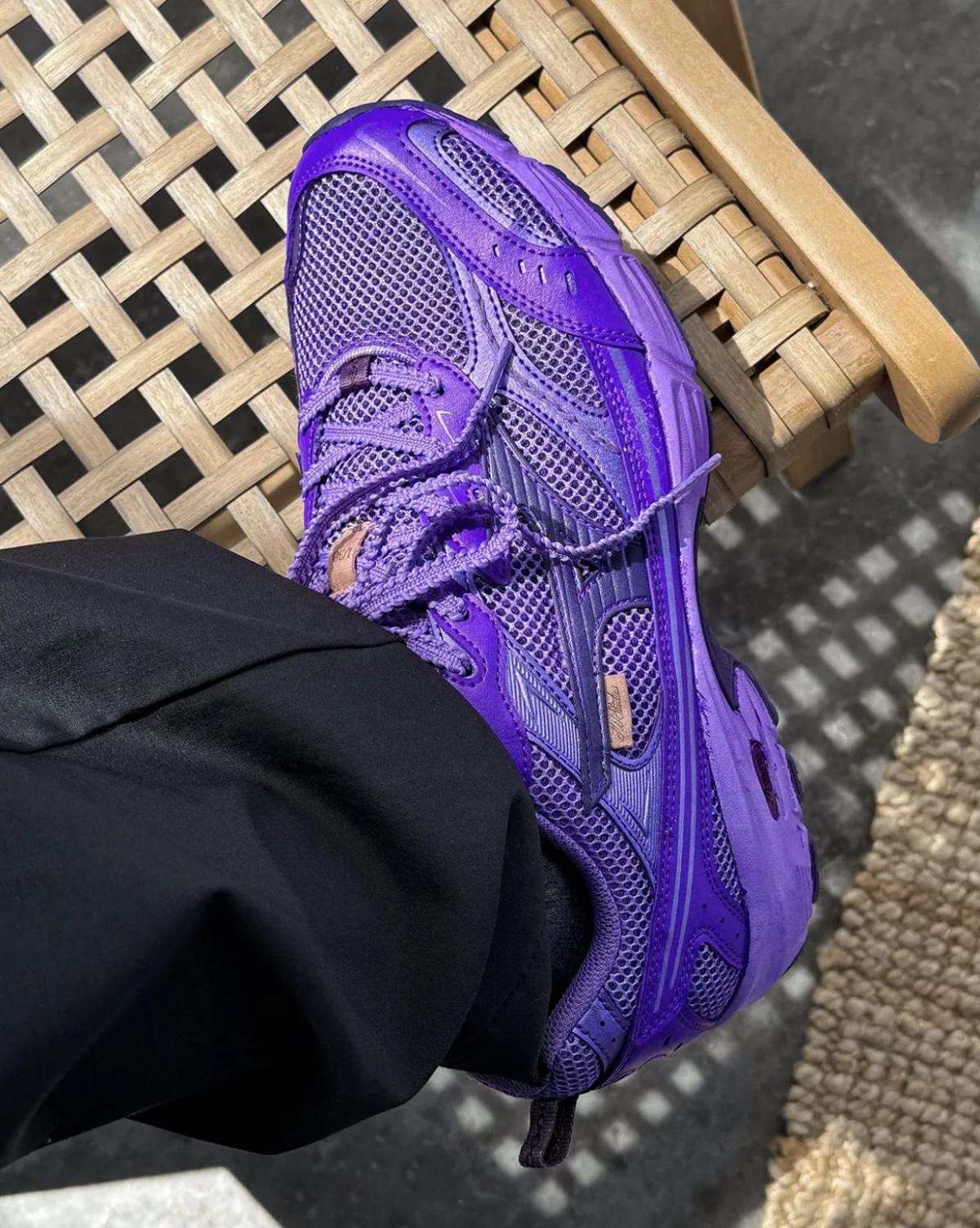 JW Studios × Mizuno MXR “Kuro Gaki” — L’artisanat comme pièce unique JW Studios × Mizuno MXR “Kuro Gaki” — L’artisanat comme pièce unique