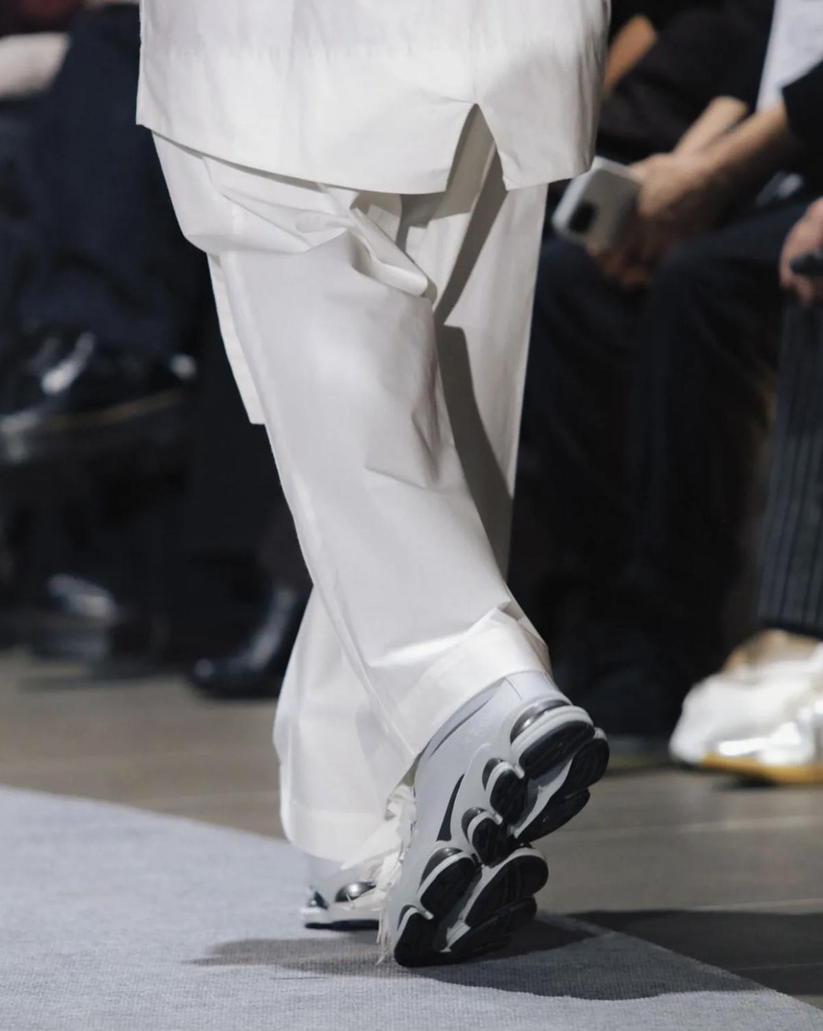 New Balance ABZORB 2000 “Sleek” — La technologie devient silhouette