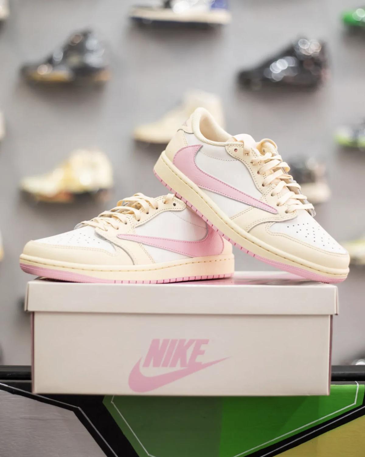 Travis Scott × Air Jordan 1 Low OG “Shy Pink” — Faire évoluer sans rompre
