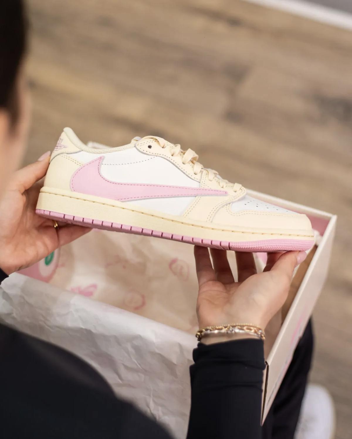 Travis Scott × Air Jordan 1 Low OG “Shy Pink” — Faire évoluer sans rompre Travis Scott × Air Jordan 1 Low OG “Shy Pink” — Faire évoluer sans rompre