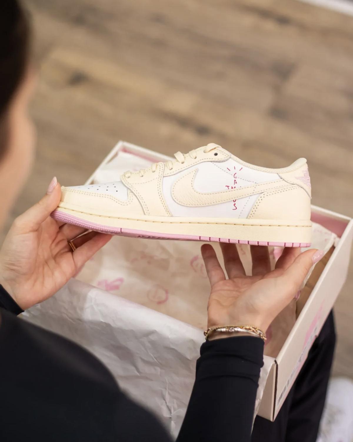 Travis Scott × Air Jordan 1 Low OG “Shy Pink” — Faire évoluer sans rompre Travis Scott × Air Jordan 1 Low OG “Shy Pink” — Faire évoluer sans rompre