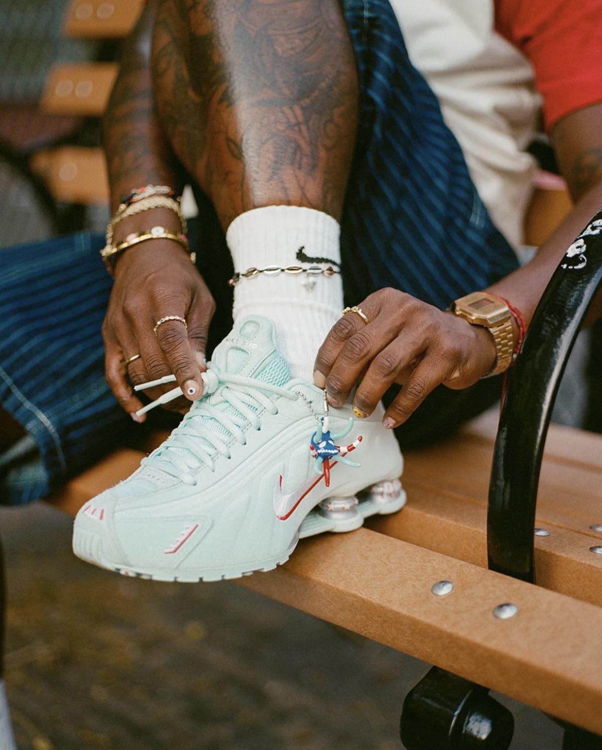 Nike Shox R4 “Puerto Rico” — Quand Nike raconte une identité sans utiliser le drapeau Nike Shox R4 “Puerto Rico” — Quand Nike raconte une identité sans utiliser le drapeau
