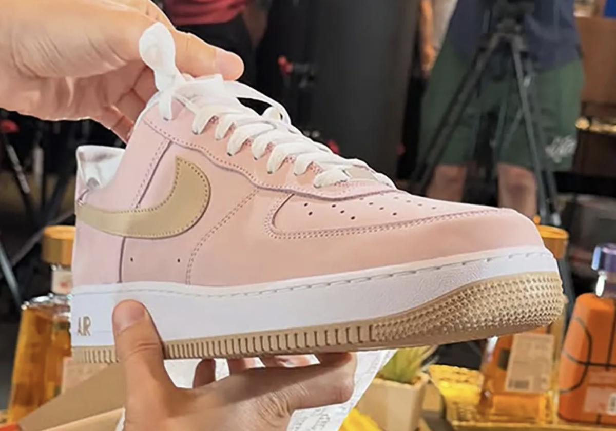 Ronnie Fieg × Nike Air Force 1 “Reverse Linen” — Revisiter l’intouchable Ronnie Fieg × Nike Air Force 1 “Reverse Linen” — Revisiter l’intouchable