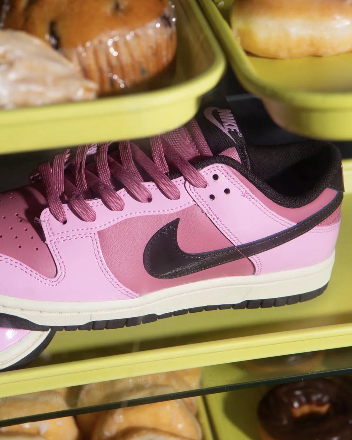 Rukus × Nike Dunk Low “Donuts” — Quand la culture locale devient une sneaker Rukus × Nike Dunk Low “Donuts” — Quand la culture locale devient une sneaker