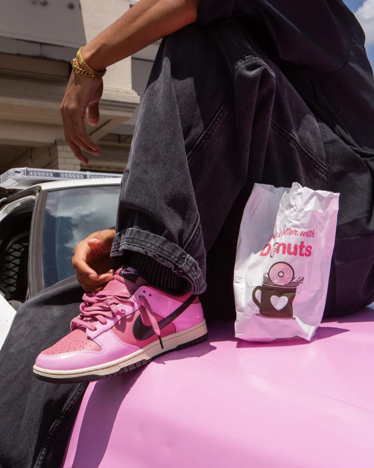 Rukus × Nike Dunk Low “Donuts” — Quand la culture locale devient une sneaker Rukus × Nike Dunk Low “Donuts” — Quand la culture locale devient une sneaker
