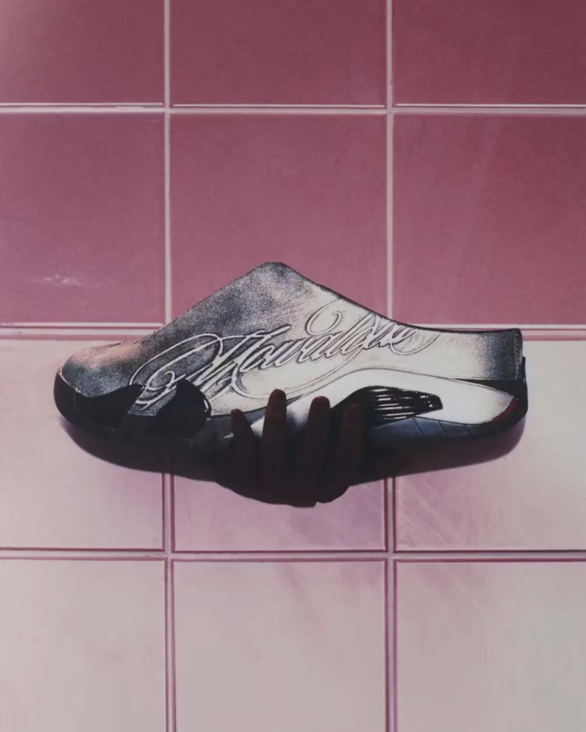Mowalola a retiré le Ferrari de la Jordan 14