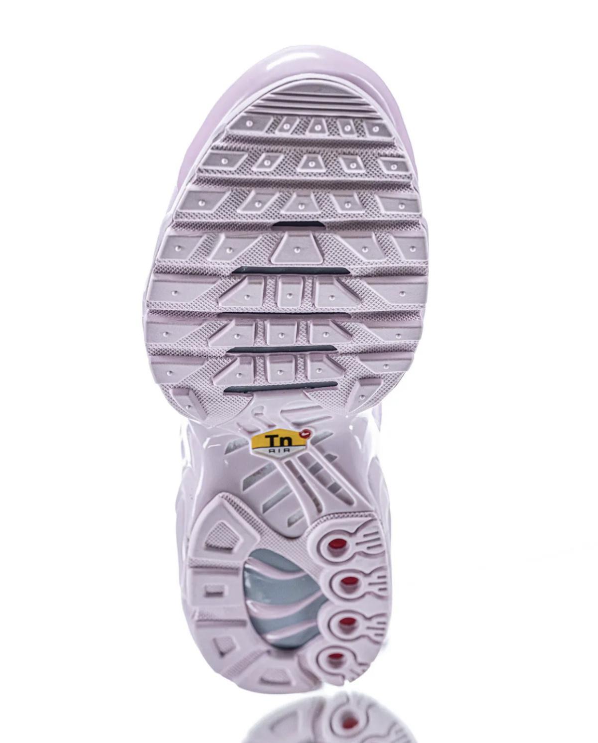 Nike enlève encore une fois la cage de la TN