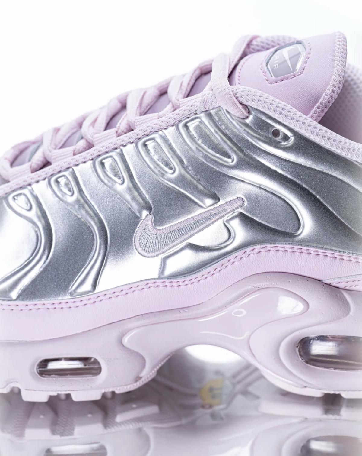 Nike enlève encore une fois la cage de la TN