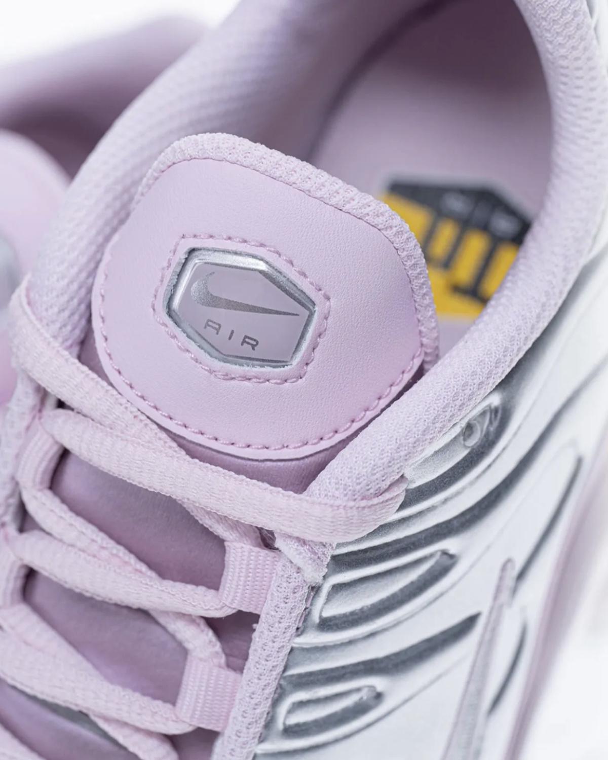 Nike enlève encore une fois la cage de la TN