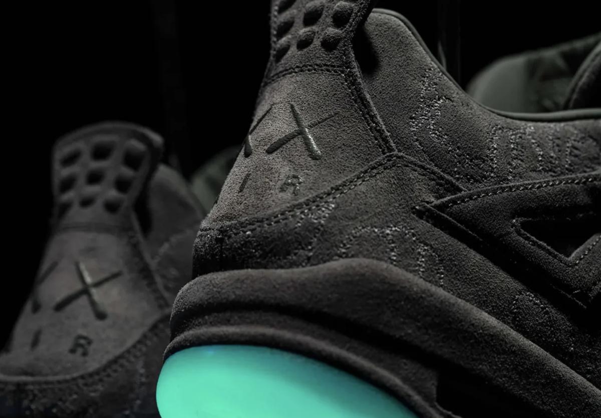 Dix ans plus tard, KAWS revient sur la Jordan 4 Dix ans plus tard, KAWS revient sur la Jordan 4