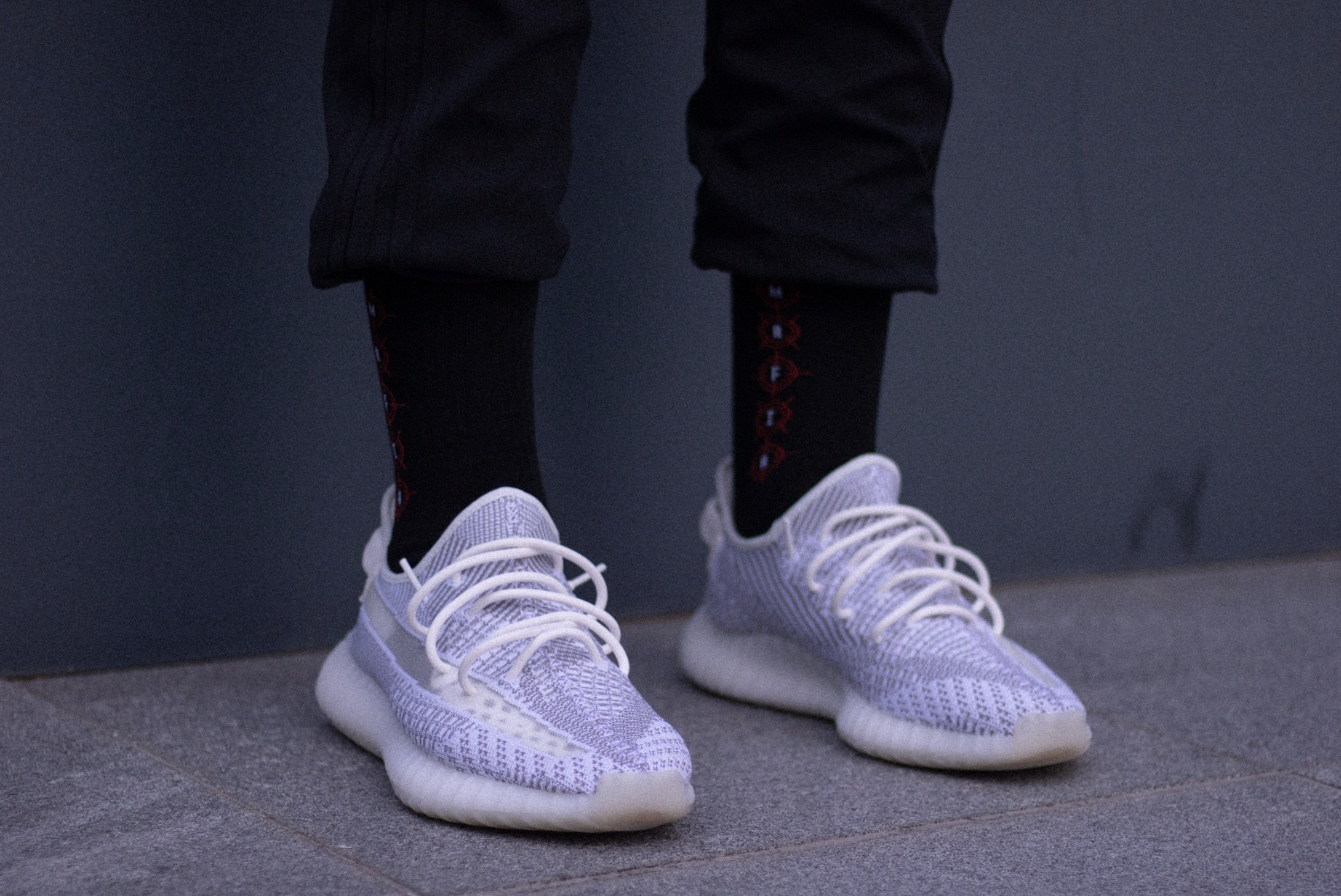 yeezy 350 static on feet