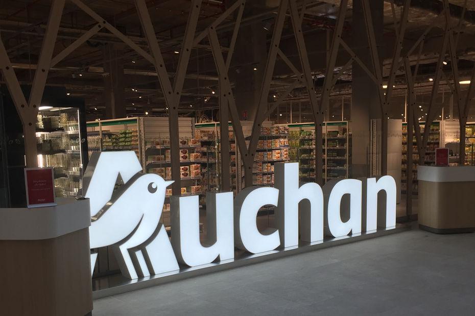 Auchan annonce son plan de départs volontaires, les explications de son patron Jean-Denis Deweine