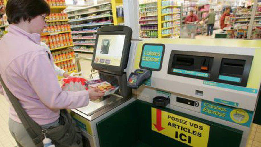 Caisses automatiques: accord chez Casino pour former les caissières à un nouveau métier
