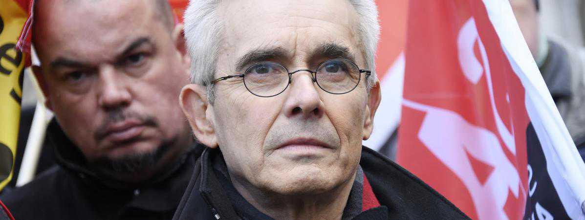 Reporter des congés : "Je trouve ça choquant et déplacé", répond Yves Veyrier (FO) au Medef  Reporter des congés : "Je trouve ça choquant et déplacé", répond Yves Veyrier (FO) au Medef