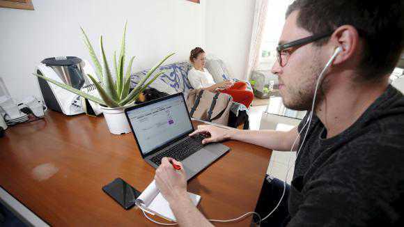 Télétravail : le gouvernement et les juristes ne sont pas d’accord sur les frais que doit rembourser l’employeur Télétravail : le gouvernement et les juristes ne sont pas d’accord sur les frais que doit rembourser l’employeur