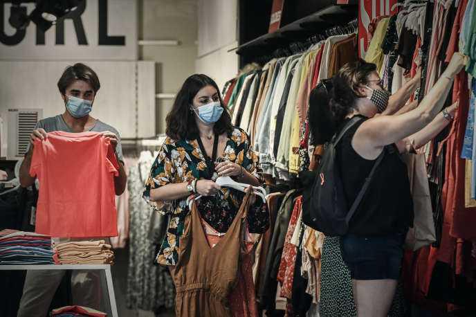 Après des soldes « faiblards », les enseignes d’habillement s’enfoncent dans la crise