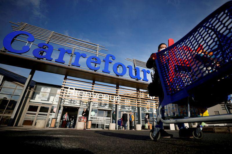 distribution : Carrefour aurait approché Auchan, selon Le Monde distribution : Carrefour aurait approché Auchan, selon Le Monde