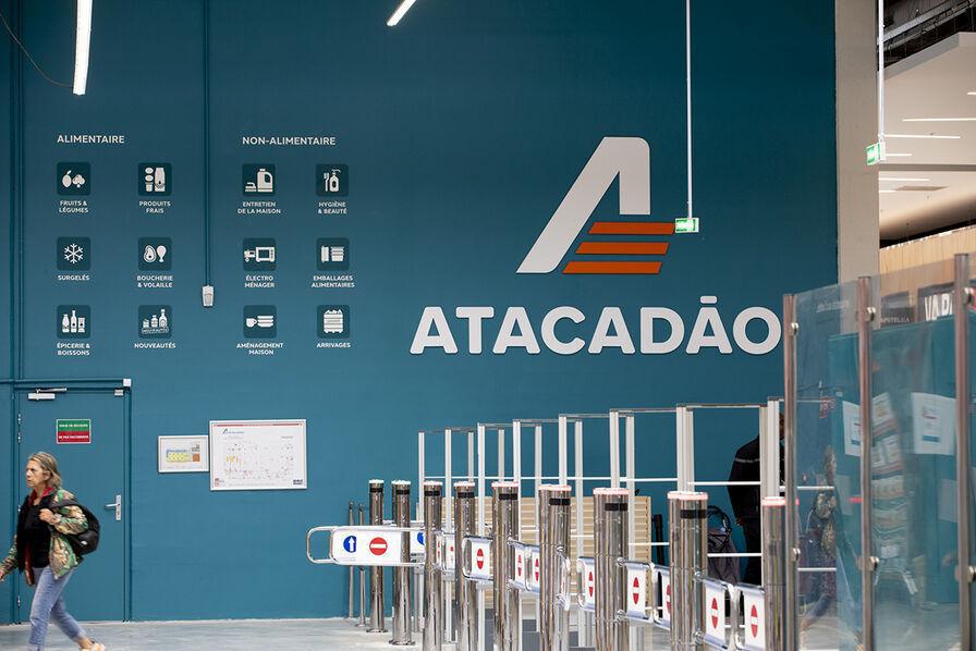 Carrefour : LabelVie ne gèrera plus cinq hypermarchés de l'enseigne en France, le sort d’Atacadão toujours incertain