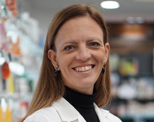 Dr.ssa Valentina Porro | Dispensazione farmaci | Erboristeria | Zone consultant | Reparto cosmetico