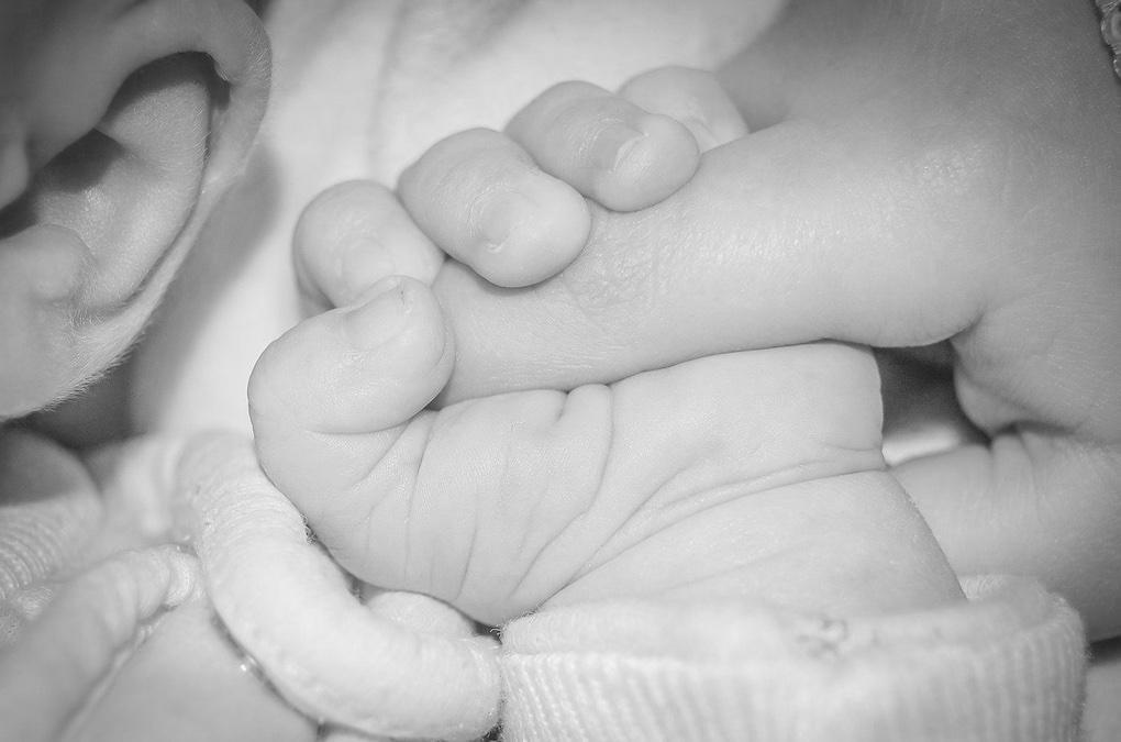 Le Tampon Un Papa Depasse Attrape Violemment Et Mord Son Bebe De 5 Mois Le Tampon Un Papa Depasse Attrape Violemment Et Mord Son Bebe De 5 Mois
