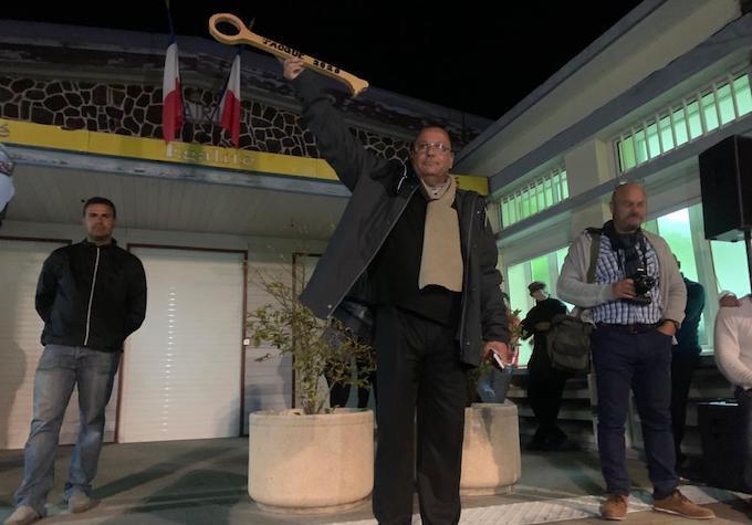 L Ancien Maire De Cilaos Accuse De Signer Des Contrats Malgre Sa Defaite