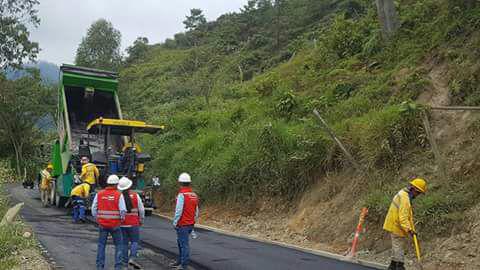 Trabajos de pavimentación de las vías que comunican a los municipios de Heliconia y Armenia Mantequilla con el municipio de Medellín