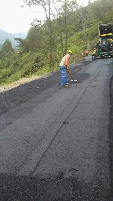 Trabajos de pavimentación de las vías que comunican a los municipios de Heliconia y Armenia Mantequilla con el municipio de Medellín Trabajos de pavimentación de las vías que comunican a los municipios de Heliconia y Armenia Mantequilla con el municipio de Medellín