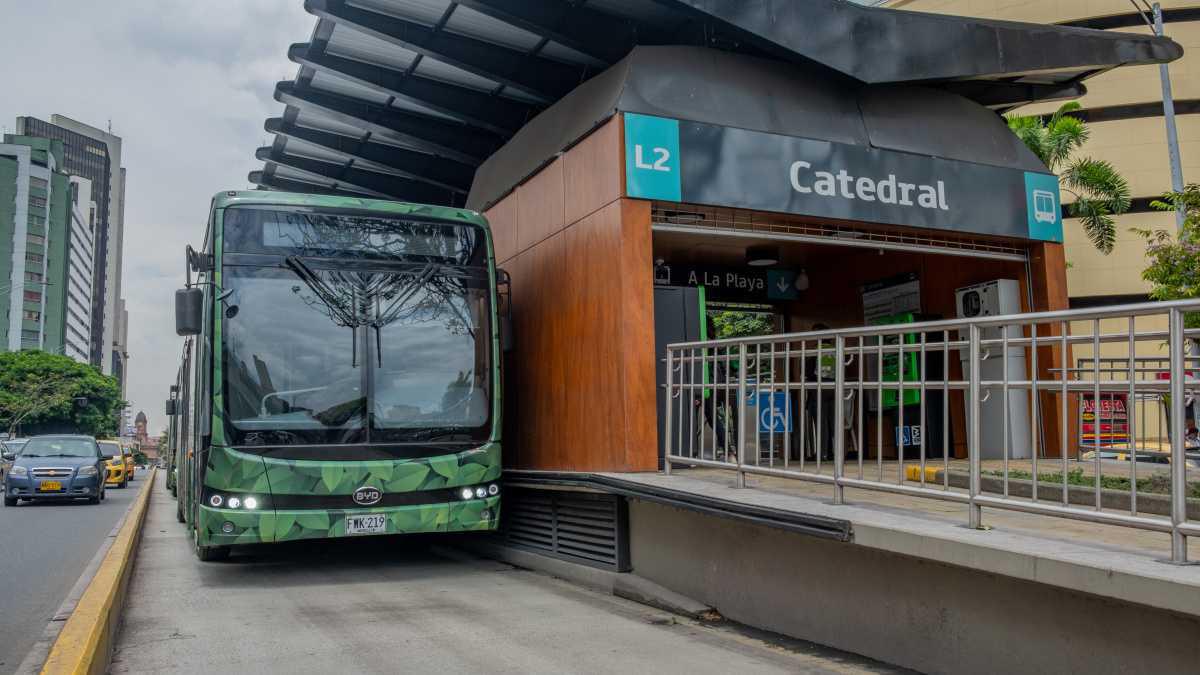 En Medellín ya funciona una flota 100 % eléctrica para la Línea 2 de Metroplús