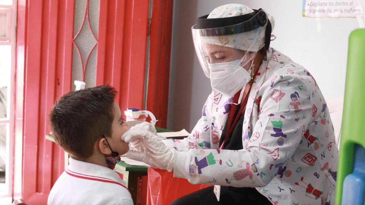 Más de 70.000 menores de edad recibirán tratamiento de prevención de caries en Medellín