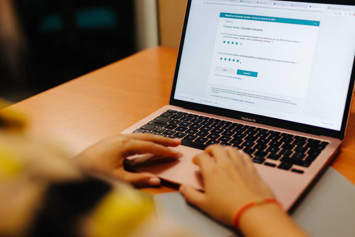 Con encuesta de Ciudad Inteligente, Medellín realizará diagnóstico para medir avances y retos en calidad de vida Con encuesta de Ciudad Inteligente, Medellín realizará diagnóstico para medir avances y retos en calidad de vida