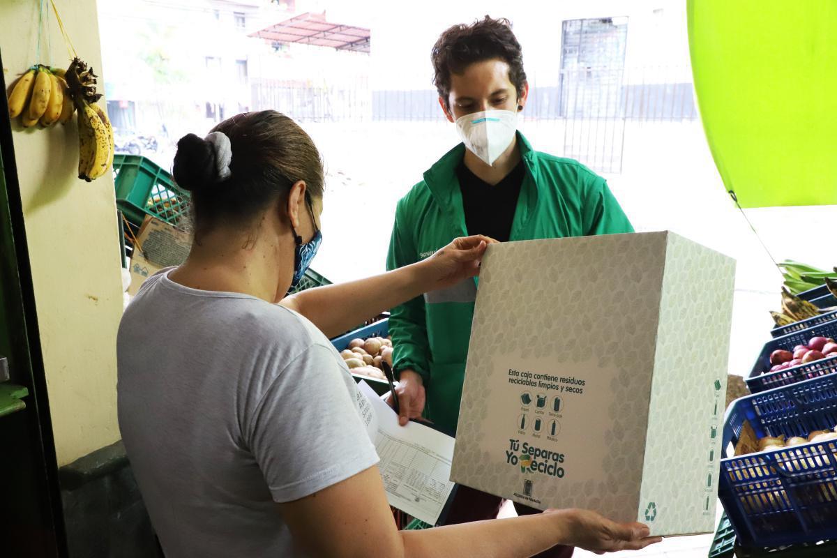 4.600 familias han recibido sensibilización en separación adecuada de residuos sólidos 4.600 familias han recibido sensibilización en separación adecuada de residuos sólidos