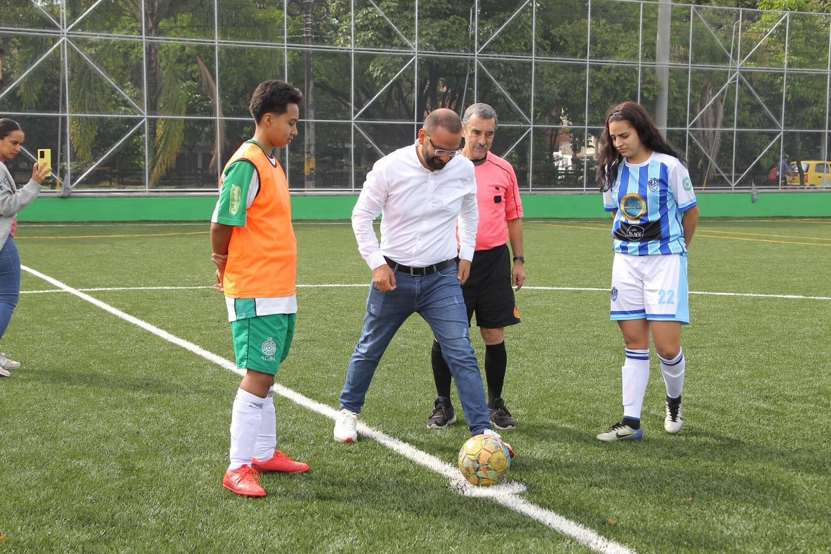 Avanzan las obras de mejora de 12 canchas de fútbol de la ciudad que benefician a 7.267 personas Avanzan las obras de mejora de 12 canchas de fútbol de la ciudad que benefician a 7.267 personas