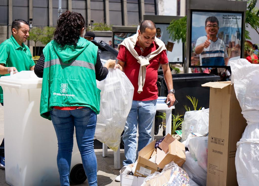 1.280 kilos de residuos aprovechables fueron recolectados en jornada especial de reciclatón en la Alcaldía de Medellín