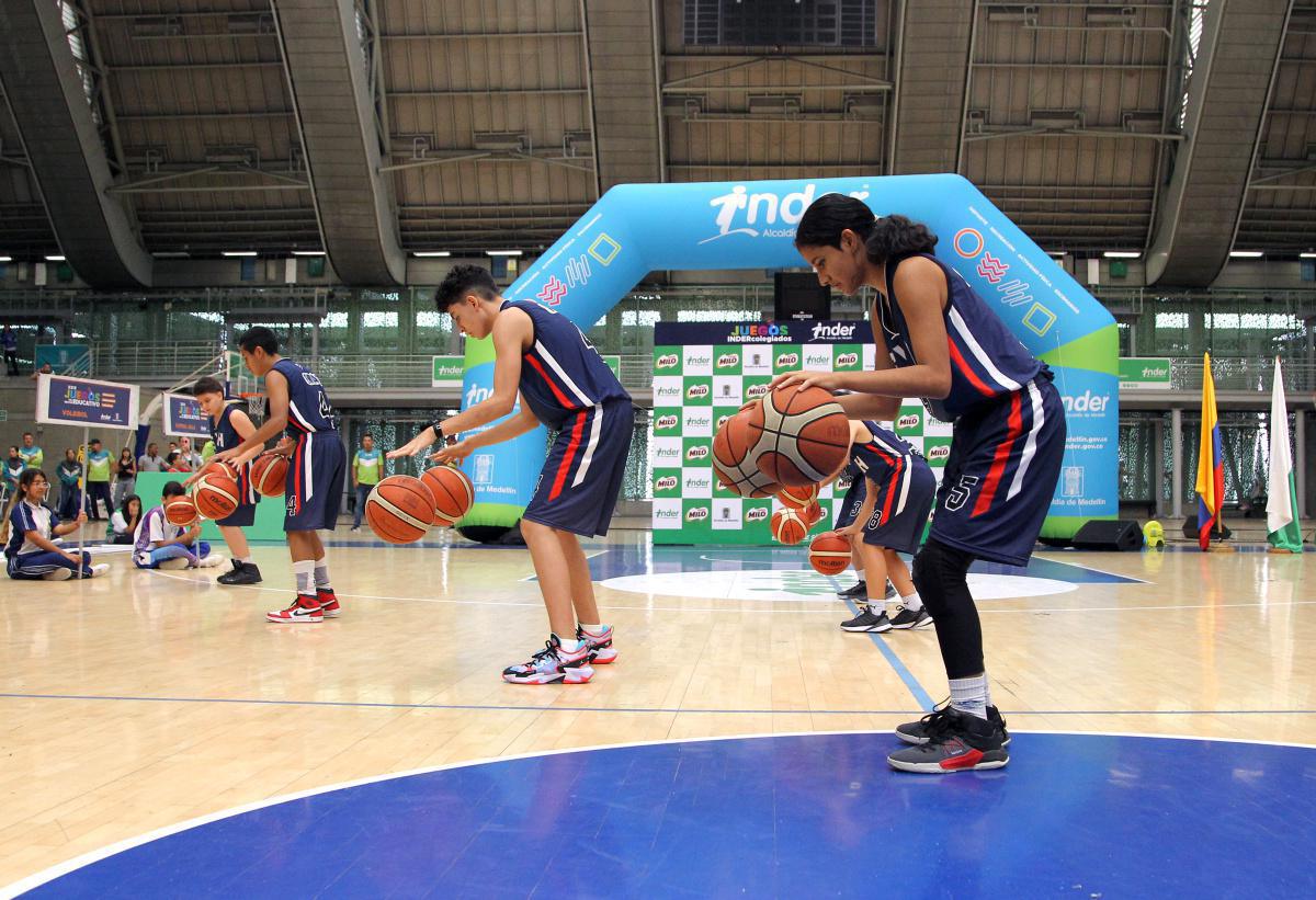 Cerca de 7.000 estudiantes de la ciudad participan en los Juegos Intercolegiados que organiza el INDER Medellín Cerca de 7.000 estudiantes de la ciudad participan en los Juegos Intercolegiados que organiza el INDER Medellín