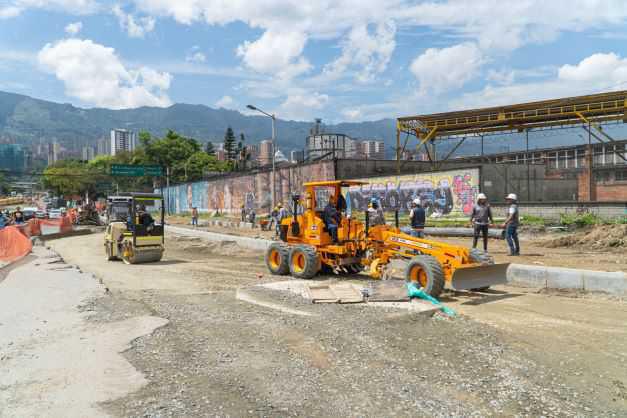 Con la pavimentación de vías, se cumple otro hito en la construcción del corredor de Metroplús en la calle 12 sur Con la pavimentación de vías, se cumple otro hito en la construcción del corredor de Metroplús en la calle 12 sur