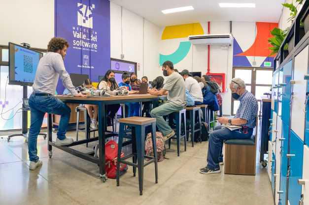 Más de 14.100 ciudadanos han participado de la oferta en los Centros del Valle del Software, a un año de lanzamiento de la estrategia Más de 14.100 ciudadanos han participado de la oferta en los Centros del Valle del Software, a un año de lanzamiento de la estrategia