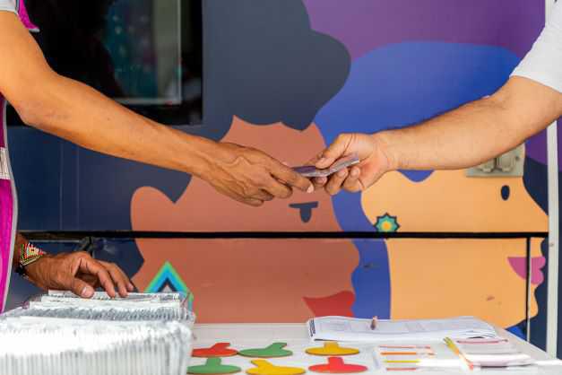 Con la entrega de 30.000 preservativos, la Alcaldía de Medellín promueve los derechos sexuales y la prevención del embarazo adolescente Con la entrega de 30.000 preservativos, la Alcaldía de Medellín promueve los derechos sexuales y la prevención del embarazo adolescente