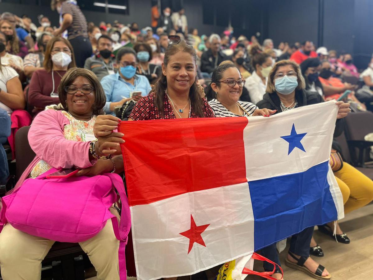200 maestros de Panamá visitaron Medellín para conocer la Transformación Educativa de la ciudad 