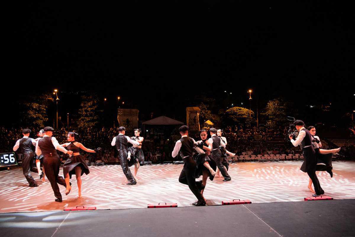 El Aeropuerto Olaya Herrera acogió a más de 3.000 personas itinerantes y cerró con la presentación de la Orquesta Romántica Milonguera de Argentina El Aeropuerto Olaya Herrera acogió a más de 3.000 personas itinerantes y cerró con la presentación de la Orquesta Romántica Milonguera de Argentina