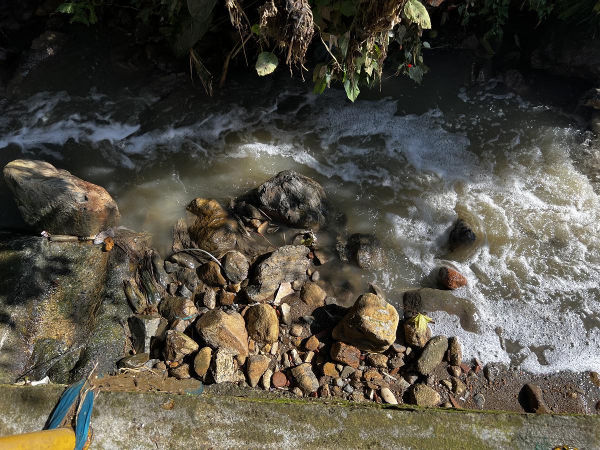 Con la demolición de una roca, la Alcaldía de Medellín mitigó el riesgo de creciente de la quebrada El Ahorcado en Villa Hermosa Con la demolición de una roca, la Alcaldía de Medellín mitigó el riesgo de creciente de la quebrada El Ahorcado en Villa Hermosa