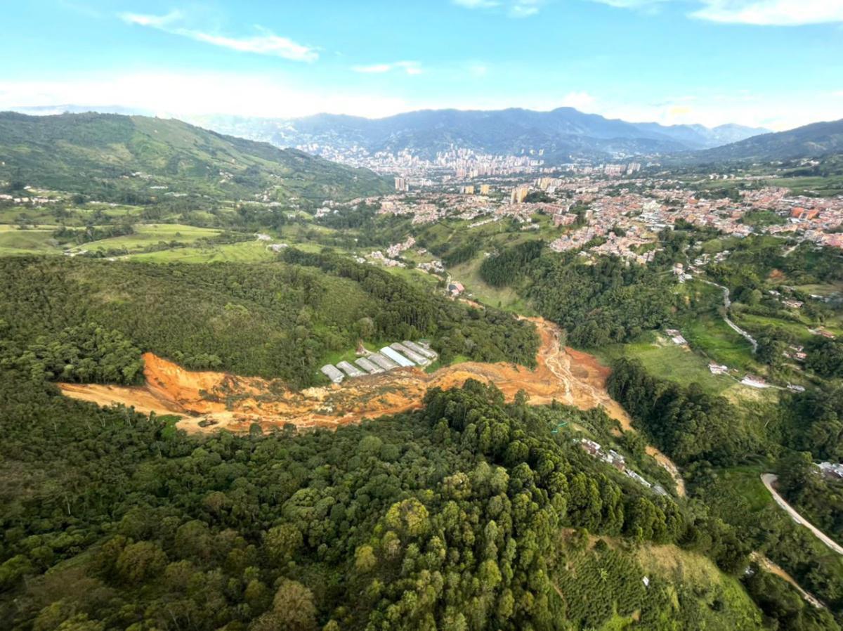 La Alcaldía de Medellín activa sistema cámaras para monitorear en tiempo real el movimiento en masa de San Antonio de Prado 