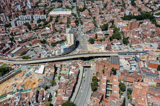 Con la apertura de la calzada norte, entre la glorieta de la 80 y la 84, avanzan los preparativos para habilitar el paso vehicular del intercambio de San Juan