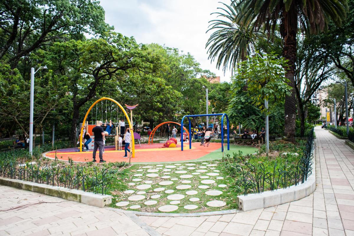 Más de 10.000 habitantes de la comuna 12 disfrutan del renovado parque de La Floresta