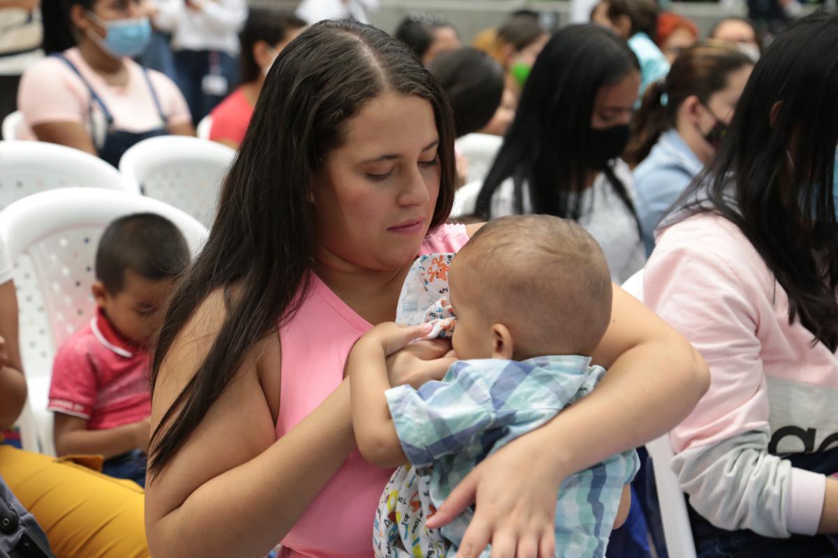 Con atención para madres gestantes y lactantes, Medellín cumple el Plan Decenal de Lactancia Materna y propone estrategias complementarias 