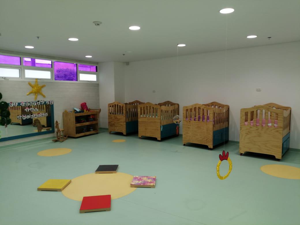 Más de mil niños y niñas de Medellín reciben atención integral con sala cunas, desde los tres meses de vida