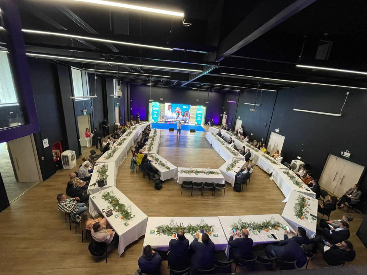 Más de 60 empresarios internacionales visitaron Medellín para la preparación de la Cumbre Global de Educación Más de 60 empresarios internacionales visitaron Medellín para la preparación de la Cumbre Global de Educación