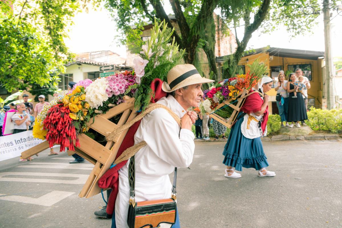 El Desfile de Silleteritos de La Floresta convocó a más de 5.000 personas en su edición 33