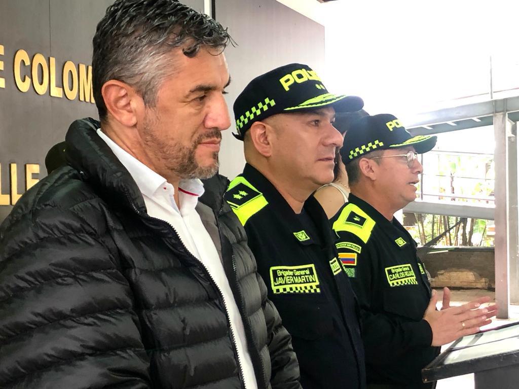 El comandante de la Policía Metropolitana se despidió de Medellín con triple captura de cabecillas delincuenciales 