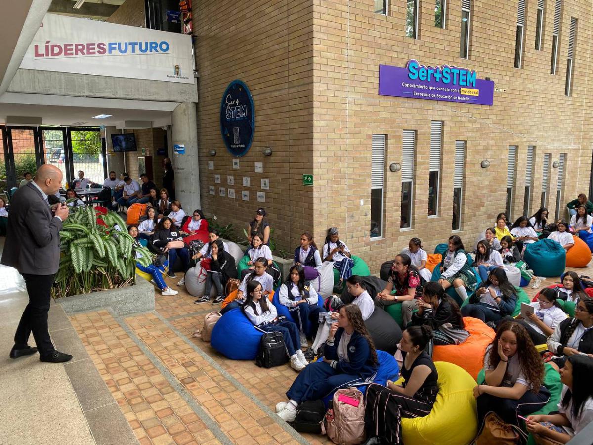 76 mujeres estudiantes de instituciones oficiales asumieron el reto de crear soluciones tecnológicas de sostenibilidad 76 mujeres estudiantes de instituciones oficiales asumieron el reto de crear soluciones tecnológicas de sostenibilidad