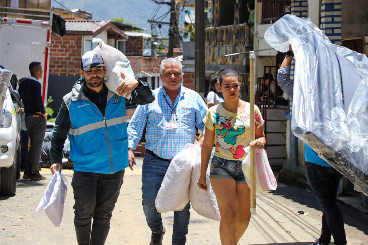 Comisión social de la Alcaldía de Medellín avanza en la entrega de 228 ayudas humanitarias a familias de San Antonio de Prado